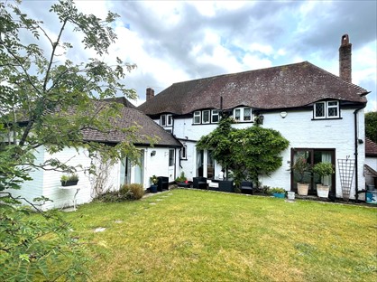 5 Bed Detached House, Pine View Close, GU27