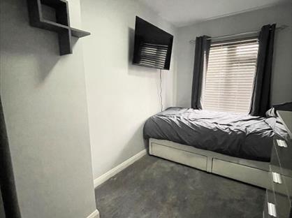 Room in a Shared House, Eastwood Old Road, SS9