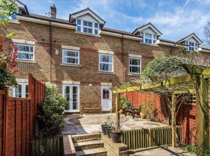 4 Bed Terraced House, Burns Close, SM5