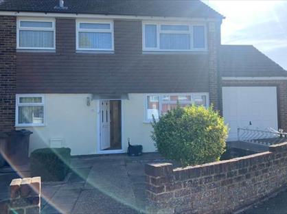 3 Bed Semi-Detached House, Cleves Way, TN23