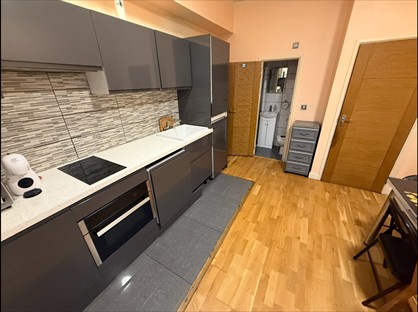 1 Bed Flat, Broad Street, TW11