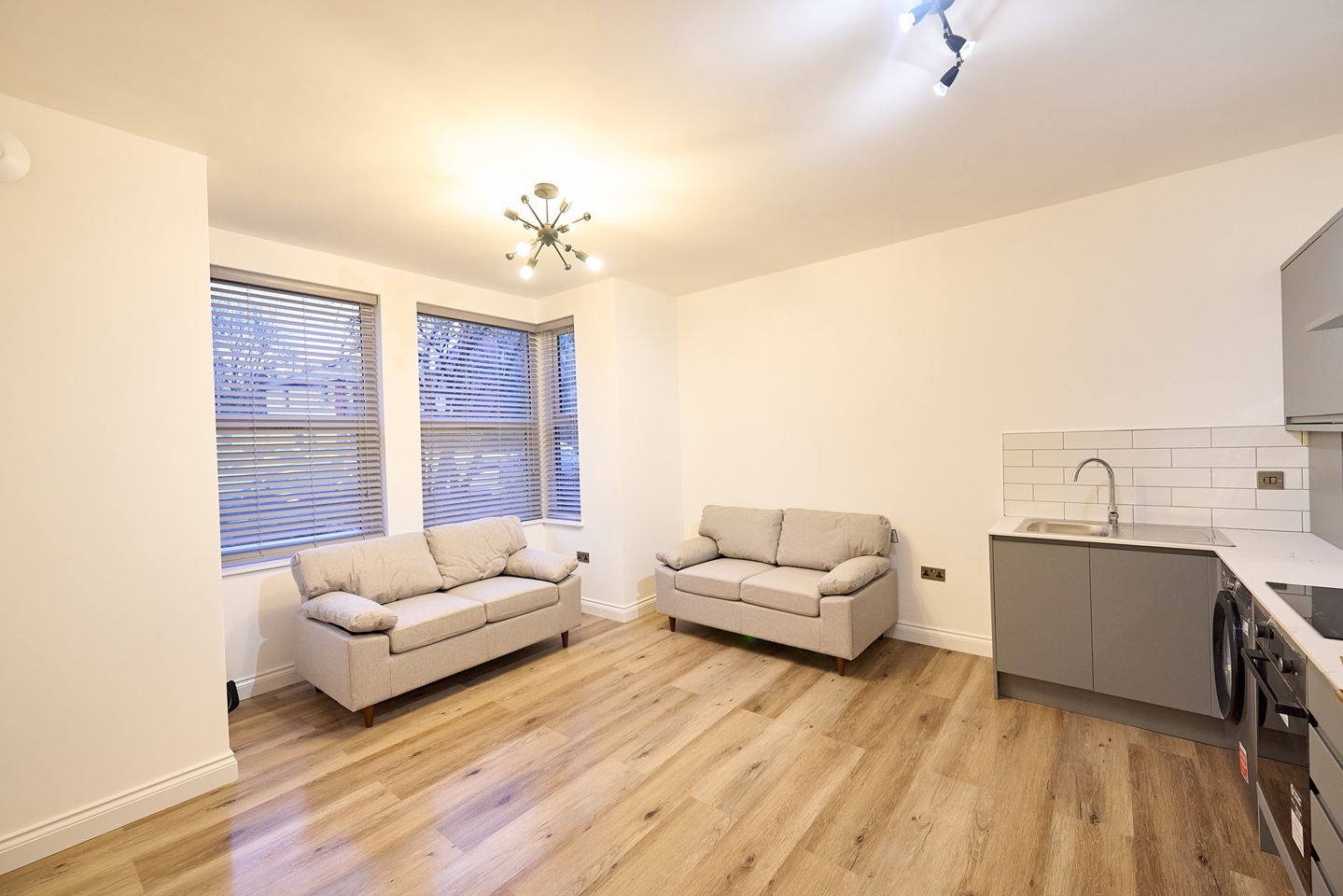 1 Bed Flat, Broomfield Crescent, LS6