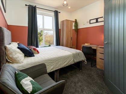 Room in a Shared House, Cock Clod, M26