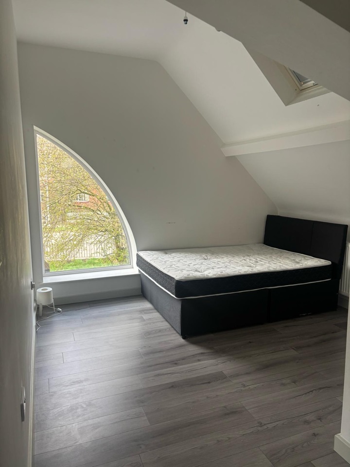 2 Bed Terraced House, Neville Road, LS9