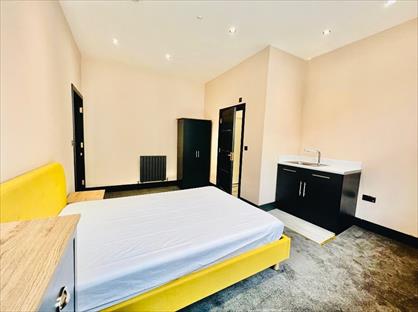 6 Bed Terraced House, Railway Street, ME4
