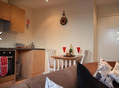 1 Bed Flat, Folkestone Road, CT17