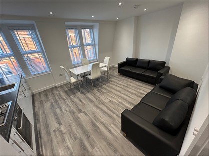 4 Bed Flat, Grand Parade, N4