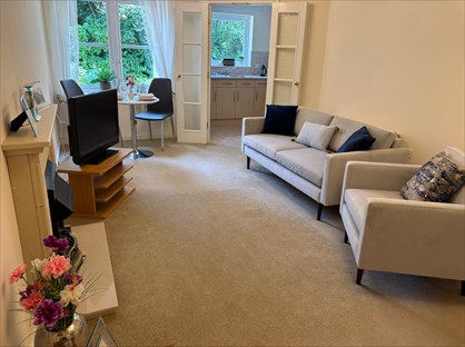 1 Bed Flat, Risingholme Court, TN21