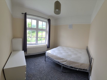 Room in a Shared House, Godstone Road, CR3