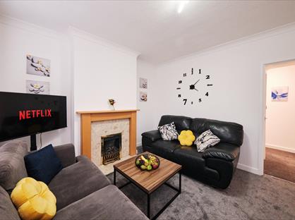 3 Bed Terraced House, Bank Street, WS12