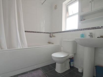 2 Bed Flat, Falcon Court, GL20