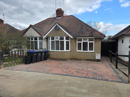 3 Bed Bungalow, Fullingdale Road, NN3