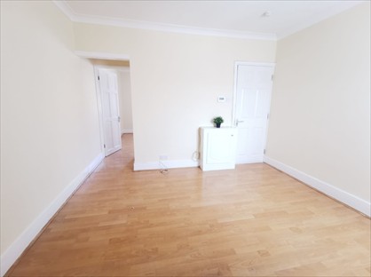 1 Bed Flat, Elm Park Road, RG30