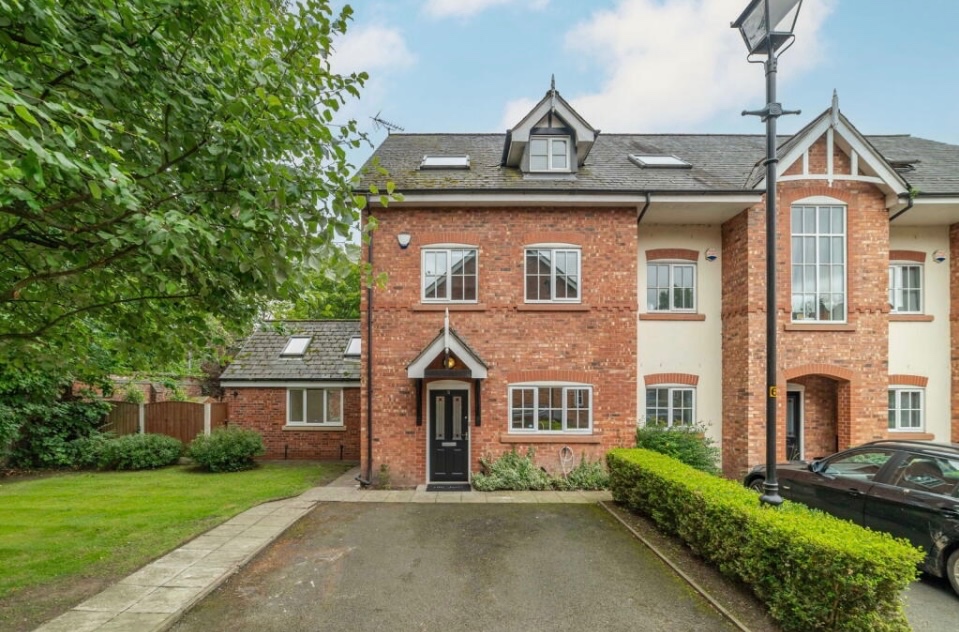 4 Bed Semi-Detached House, The Walled Gardens, M16