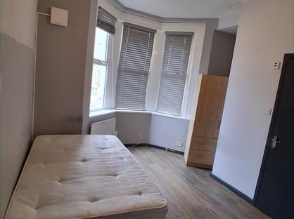 Studio Flat, Horsa Road, DA8