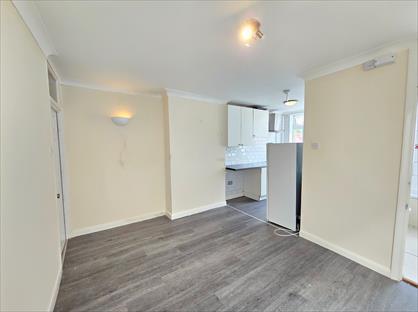 3 Bed Flat, Clarendon Road, SW19
