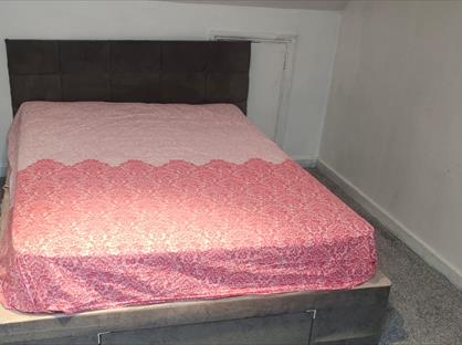 Room in a Shared House, Burlington Road, KT3