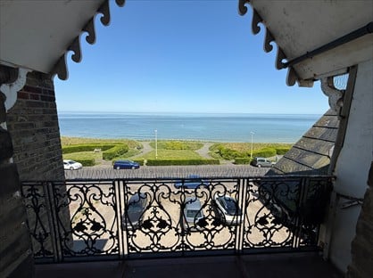 1 Bed Flat, Sea Road, CT8