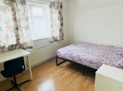 Room in a Shared House, Shaw Gardens, IG11