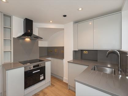 3 Bed Flat, Balham High Road, SW12