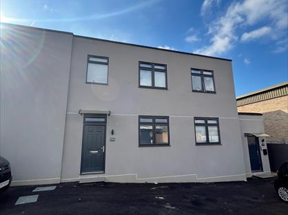 Studio Flat, London Road, RH15