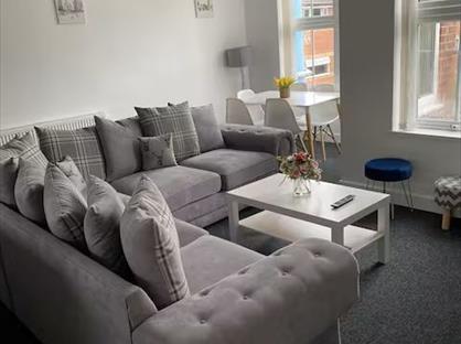 8 Bed Semi-Detached House, Brandreth Close, S6
