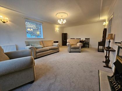 2 Bed Flat, Knowl Road, WF14