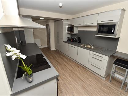 Room in a Shared House, Olympia Mews, L39