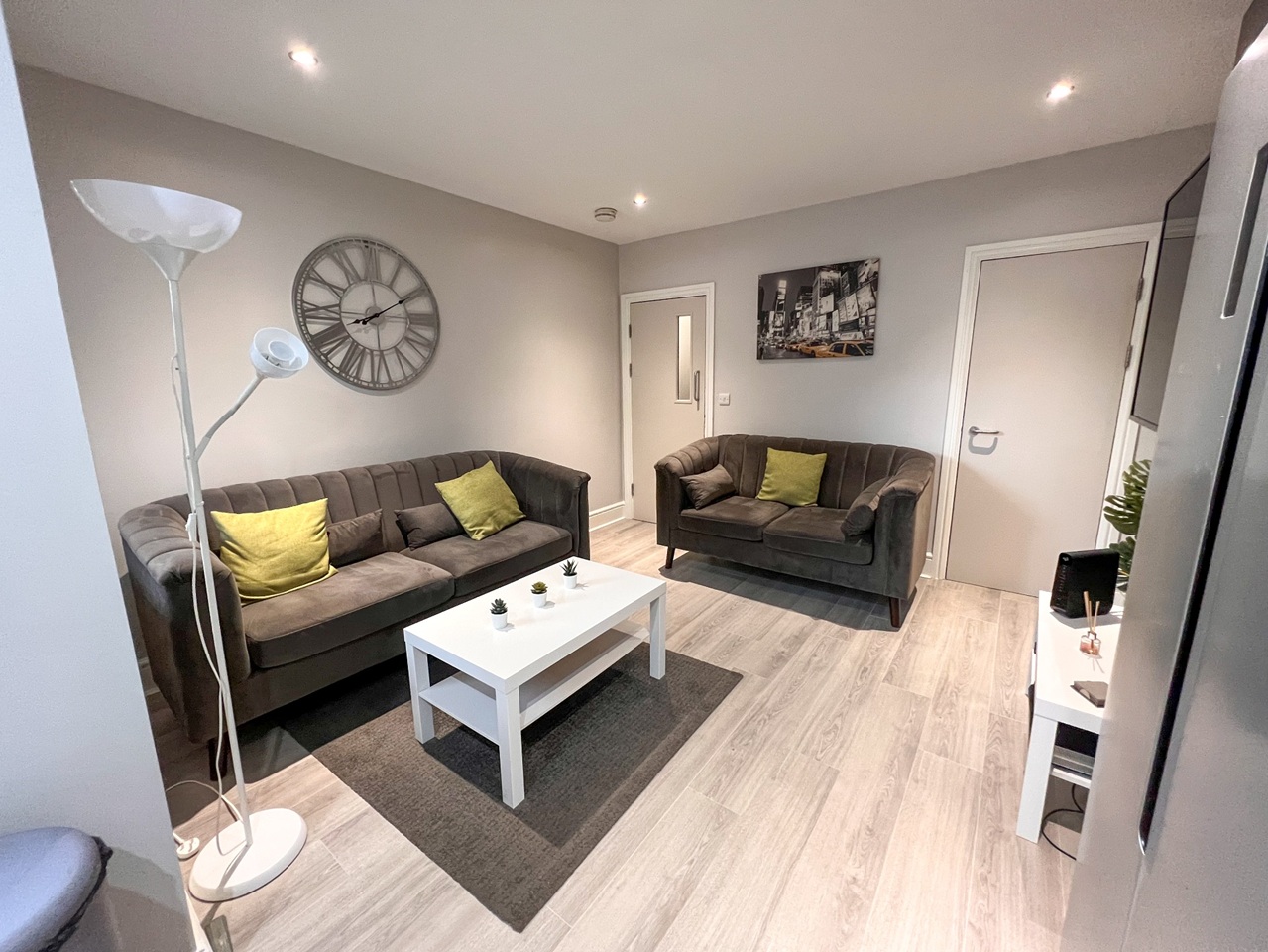 6 Bed Terraced House, Edmund Road, S2, N1 7GU