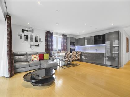 2 Bed Flat, Glasshouse Gardens, E20