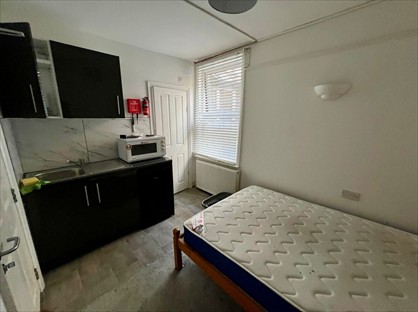 Room in a Shared House, Willingdon Road, N22