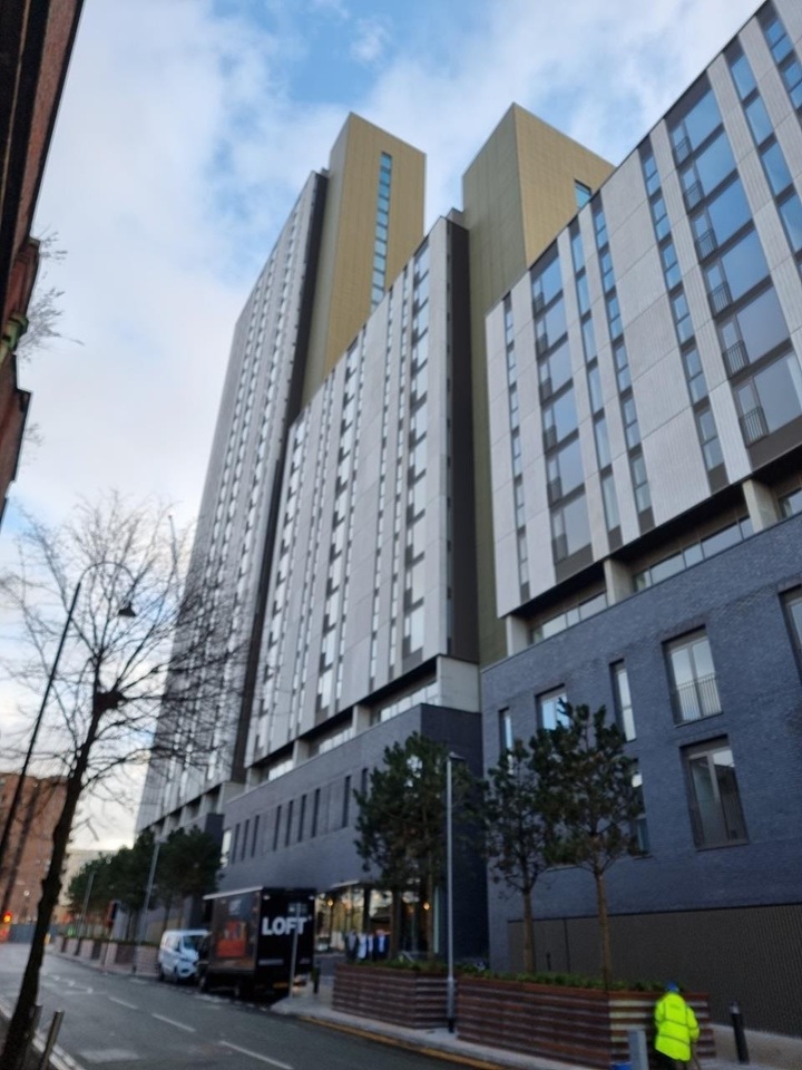 2 Bed Flat, Oxygen Tower, M1
