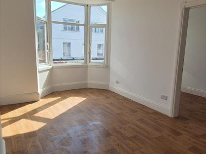 2 Bed Flat, Old Mill Road, TQ2