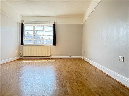 3 Bed Flat, London Road, TW7