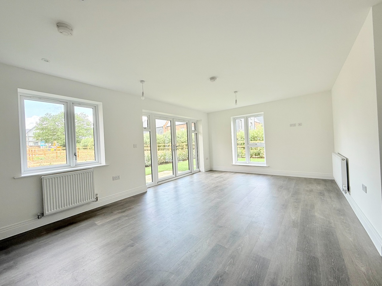 Chelmsford - 2 Bed Flat, George Wicks Way, CM1 - To Rent Now for £1,700 ...
