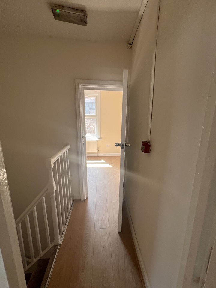 2 Bed Flat, Commercial Road, E1 photo 4