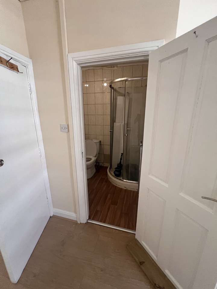 2 Bed Flat, Commercial Road, E1 photo 5