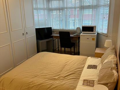 Room in a Shared House, Cleveland Gardens, NW2