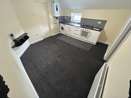Studio Flat, Windmill Hill, B63