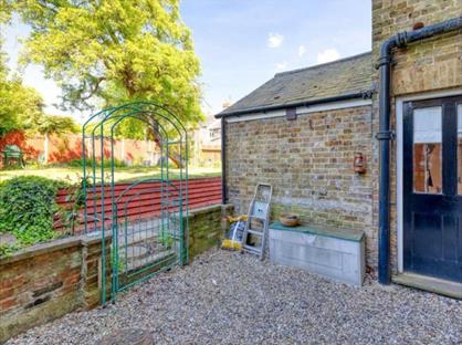 1 Bed Flat, Collett Road, SG12