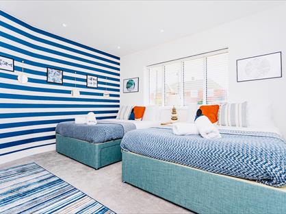 4 Bed Bungalow, Powers Court Road, BH25