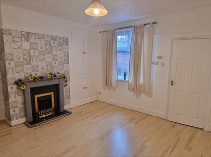 2 Bed Terraced House, King Street, WF8