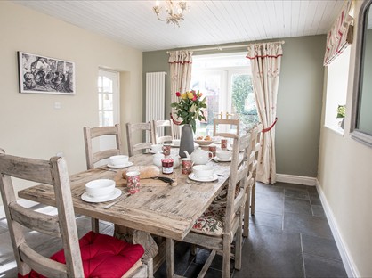 3 Bed Semi-Detached House, Bradford Road, BA2