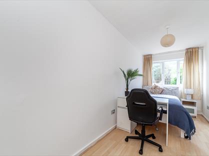 Room in a Shared Flat, Danebury Avenue, SW15