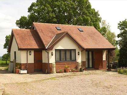 1 Bed Detached House, Pen Y Lan, LL14