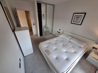 3 Bed Flat, Carfax, RH12