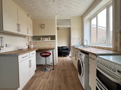4 Bed Semi-Detached House, Daubeny Close, BS16