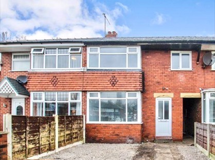 3 Bed Semi-Detached House, Amersham Close, M41