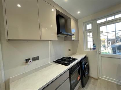 4 Bed Semi-Detached House, Penbury Road, UB2