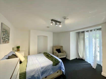 Studio Flat, Parkway Road, DY1